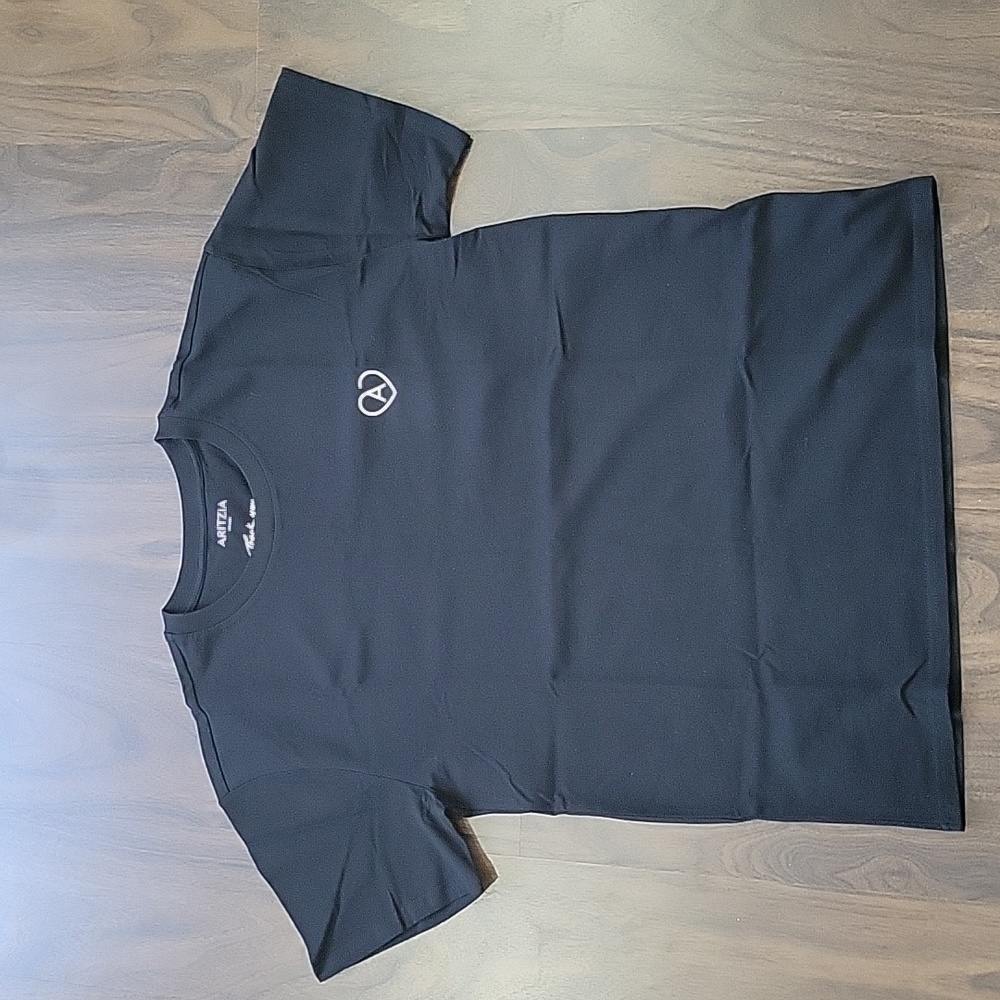 Aritizia black t-shirt (new)